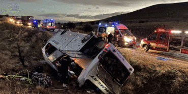 Afyon’da Otobüs Devrildi: 2 Ölü, 21 Yaralı