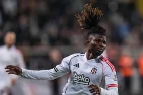 Beşiktaş Tribünlerinden Yönetime İstifa Çağrısı