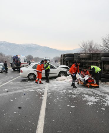 Isparta-Burdur-Dostluk-Yolunda-Buzlanma-Kazasi-3-Yarali-gemini