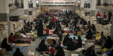 Tahranda-Savas-Hazirligi-Otoparklar-Siginaga-Donusuyor-gemini