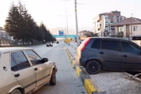 Isparta Çünür Kavşağı'nda Maddi Hasarlı Kaza