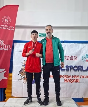 Atabeyli Genç Halterci Alperen Evran'dan Türkiye Derecesi