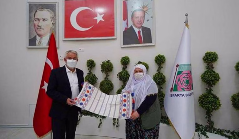 Başdeğirmen'den Zeynep Güneş'e Destek: Kıyafet Değil Hizmet Esastır
