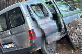 Burdur Bucak'ta Hafif Ticari Araç Şarampole Devrildi: 3 Yaralı