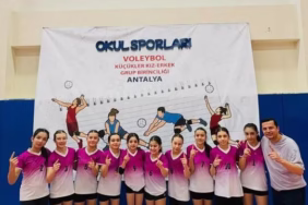 Hızırbey Ortaokulu Voleybol Takımı Antalya'da Grup Birincisi Oldu