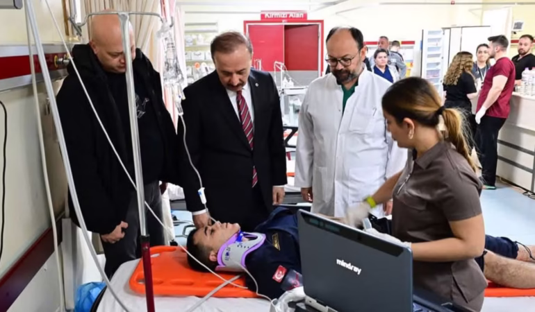 Isparta’da Cezaevi Aracı Devrildi: Vali Erin’den Yaralılara Ziyaret