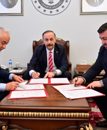 Isparta’da Eğitime Yatırım: Yeni Spor Salonu İçin İmzalar Atıldı