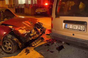 Isparta’da Feci Kaza: Otomobil ve Ticari Araç Çarpıştı, 4 Yaralı