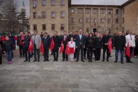 Isparta'da Öğrencilerden Anlamlı Etkinlik: Bayrağa Sevgi Yürüyüşü