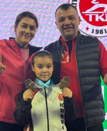 Ispartalı Minik Karateci Elif Masal Şensoy Türkiye'nin Zirvesinde