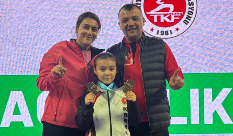 Ispartalı Minik Karateci Elif Masal Şensoy Türkiye'nin Zirvesinde