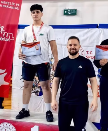 Ispartalı Öğrencilerden Kick Boks Türkiye Şampiyonasında Büyük Başarı