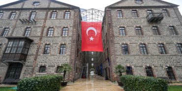 İzmir Büyükşehir’den Vakıflar’a Mülkiyet Tepkisi: Yargı Süreci Başlatıldı