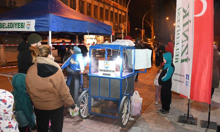 İznik’te Çocuklar Eski Ramazan Coşkusunu Doyasıya Yaşıyor