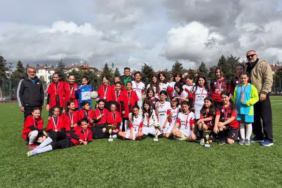 Küçük Kızlar Futbolda Şampiyon Şehit Göksel Koç Ortaokulu Oldu