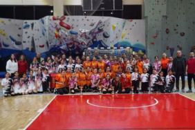 Küçük Kızlar Hentbol İl Birincisi Yedişehitler Ortaokulu Oldu