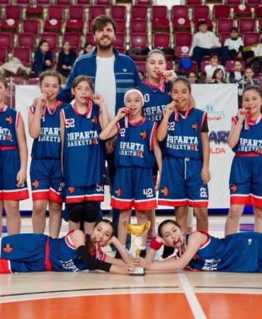Nazmiye Demirel Ortaokulu Basketbolda 4 Kategoride Şampiyon