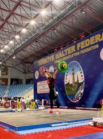 Tokat'taki Halter Şampiyonasında Rekor ve Madalya Başarısı