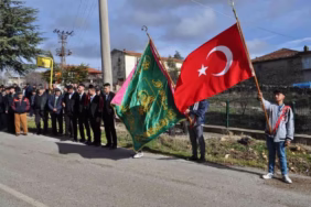 Yalvaç Tokmacık Köyü'nde Asırlık Sancakla Asker Uğurlama Töreni