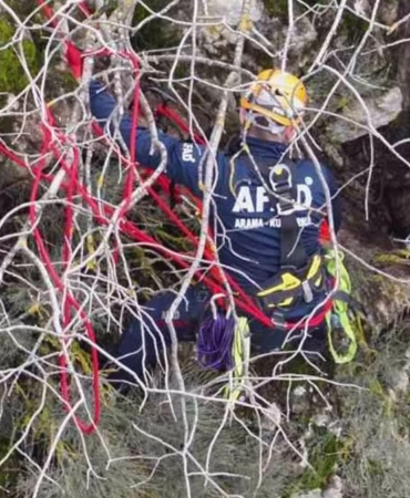 Burdur Çeltikçi'de Dağda Mahsur Kalan Keçi AFAD Ekiplerince Kurtarıldı