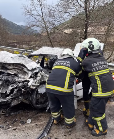 Isparta-Antalya Yolunda Feci Kaza: 2 Ölü, 4 Yaralı