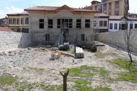 Isparta Damgacı Sokak’ta Sosyal Merkez Beyaz Ev Yükseliyor