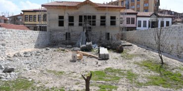 Isparta Damgacı Sokak’ta Sosyal Merkez Beyaz Ev Yükseliyor