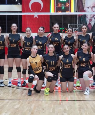 Isparta Kadın Voleybolunda İki Kulüpten Tarihi Şampiyonluk