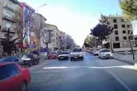 Isparta Trafiğinde Hatalı Sollama Kamerada: Faciadan Dönüldü