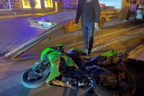 Isparta Yalvaç'ta Feci Kaza: Motosiklet Direğe Çarptı, 2 Yaralı