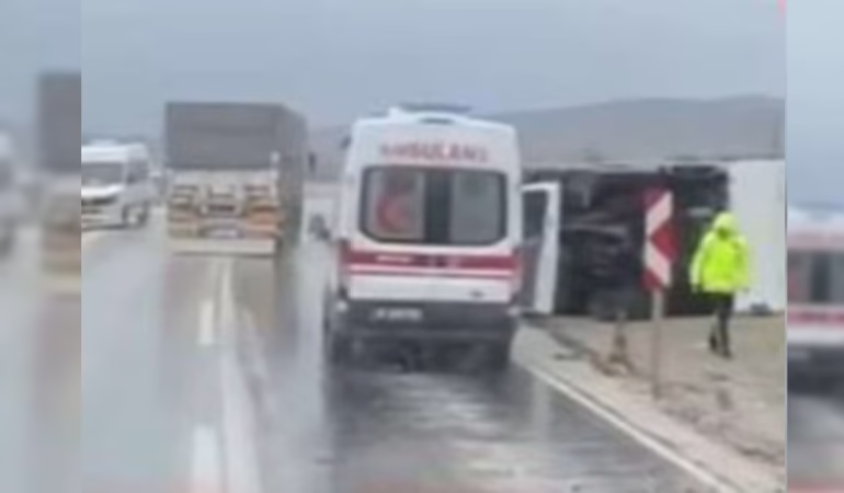 Isparta Yalvaç'ta Trafik Kazası: Yaralılar Hastaneye Sevk Edildi