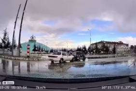 Isparta'da Hatalı Manevranın Neden Olduğu Kaza Kamerada