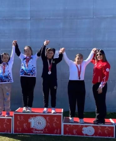 Isparta'da Özel Sporcu Elif Akpınar Atletizmde Çifte Şampiyon Oldu