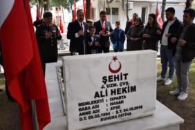 Isparta'da Şehitler Kabirleri Başında Minnetle Anıldı