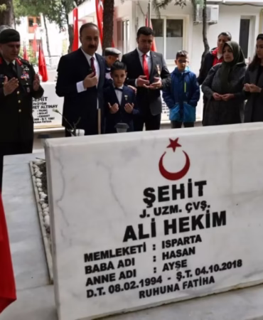 Isparta'da Şehitler Kabirleri Başında Minnetle Anıldı