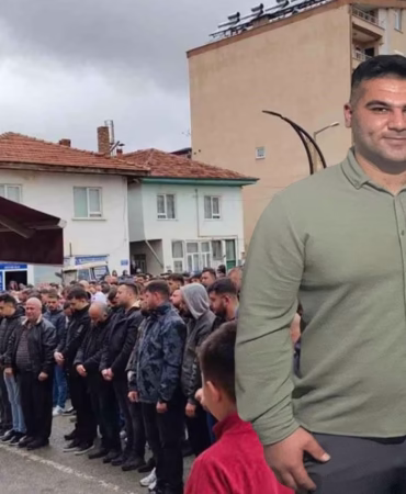 Isparta’daki Feci Kazada Ölen Nişanlı Çift Yan Yana Toprağa Verildi