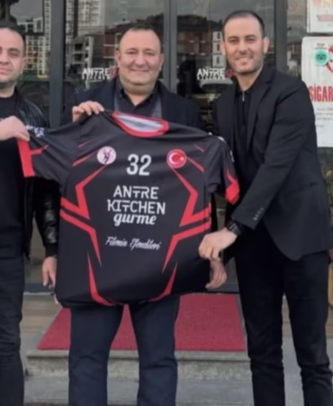 Ispartalı İş İnsanı Nuri Top'tan Filenin Efendileri'ne Forma Desteği