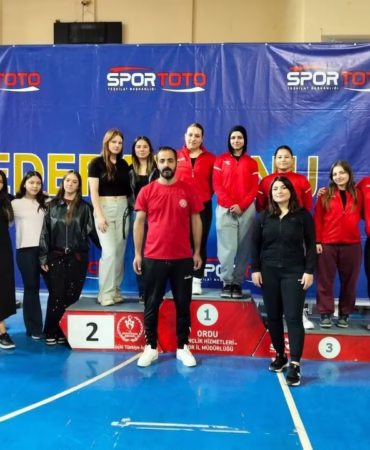 Ispartalı Kız Haltercilerden Ordu'da Gururlandıran Dayanışma