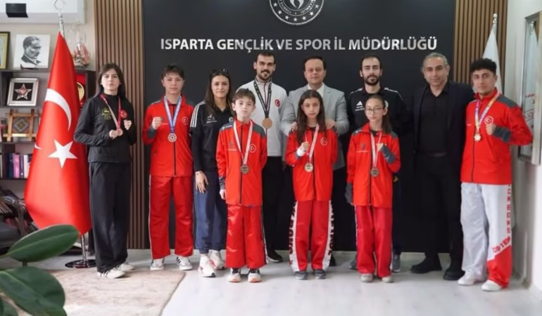 Isparta’nın Şampiyon Kick Boksçularından İl Müdürü Kaya’ya Ziyaret