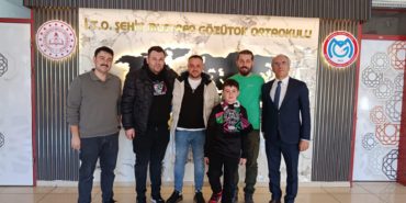 Ispartaspor 32 Gençlik Grubundan Minik Taraftarlara Anlamlı Forma Jesti
