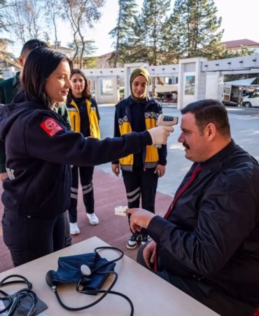 Yalvaç'ta Üniversite Öğrencilerinden Ücretsiz Sağlık Taraması