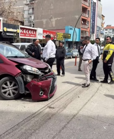 113. Cadde'de Trafik Kazası: Motosiklet ve Otomobil Çarpıştı, Yaralı Yok