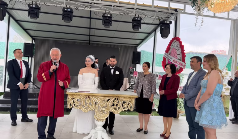 23 Nisan’da Mutluluğa “Evet”: Nikahı Başkan Başdeğirmen Kıydı