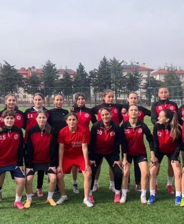 32 Davraz Kadın Futbol Takımı TFF 3. Lig'de Yeni Sezona Hazır