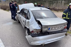 Ağlasun Yol Ayrımında Kontrolden Çıkan Araç Kaza Yaptı