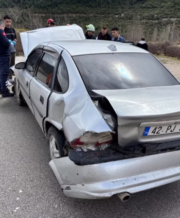 Ağlasun Yol Ayrımında Kontrolden Çıkan Araç Kaza Yaptı