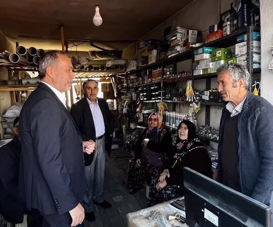 Başkan Pehlivan Atabey'de Pazar Esnafı ve Vatandaşla Buluştu