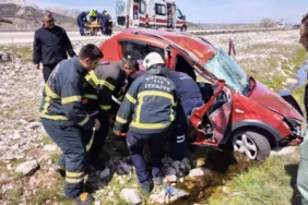 Burdur'da Otomobil Şarampole Yuvarlandı: İki Kişi Yaralandı