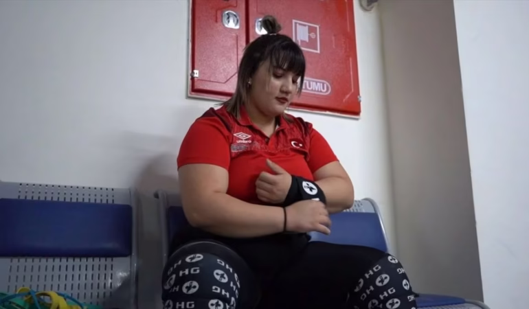 Dünya Şampiyonu Halterci Fatmagül Çevik'in Yeni Hedefi Avrupa