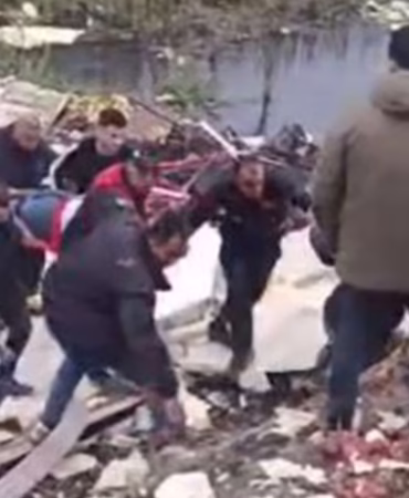 Eğirdir’de Emla Yüklü Tır Sulama Kanalına Uçtu: Sürücü Yaralandı